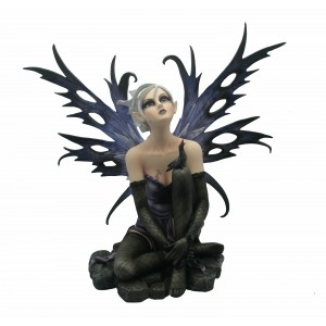 Figurine de fée géante « Vaiana », une fée gothique enchaînée