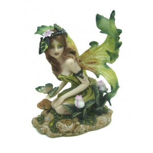 Figurine de fée sexy au papillon vert