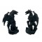 2 figurines de dragons sur des cristaux