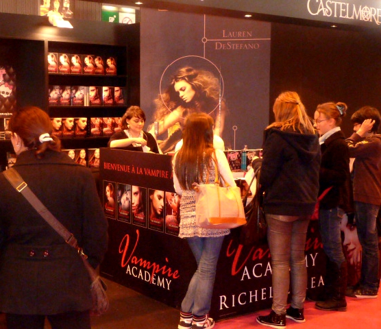 Le stand des Editions Castelmore au Salon du Livre 2012 - Copyright Arbre aux 100.000 Rêves