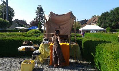 Préparatifs au marché médiéval du Festival Les Lithaniennes