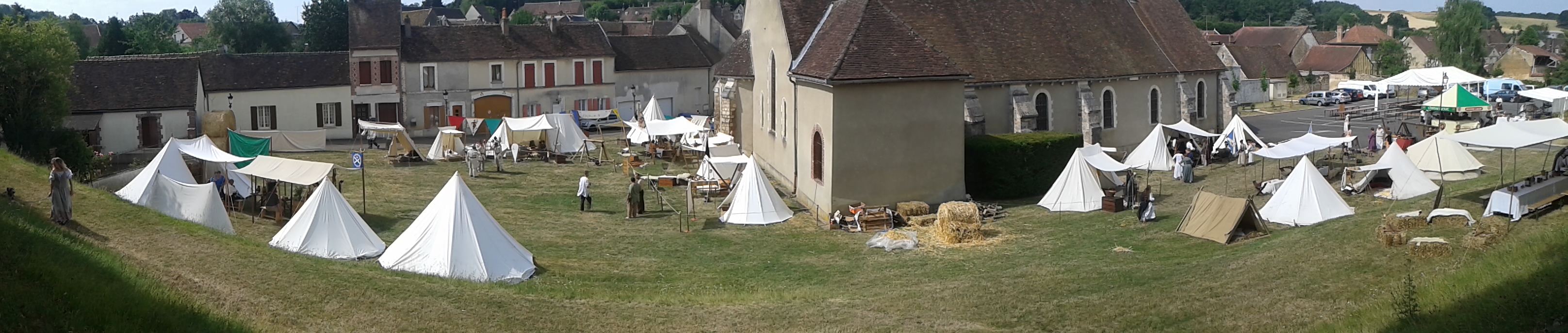 Les campements médiévaux s'installe autour de l'église de Cerisiers
