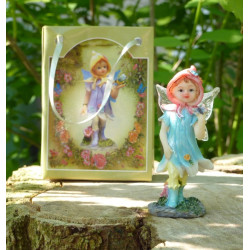Fée miniature bleue et son papillon féerique